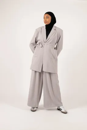 Le tailleur oversize gris clair