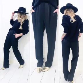 Pantalon noir satiné ton sur ton